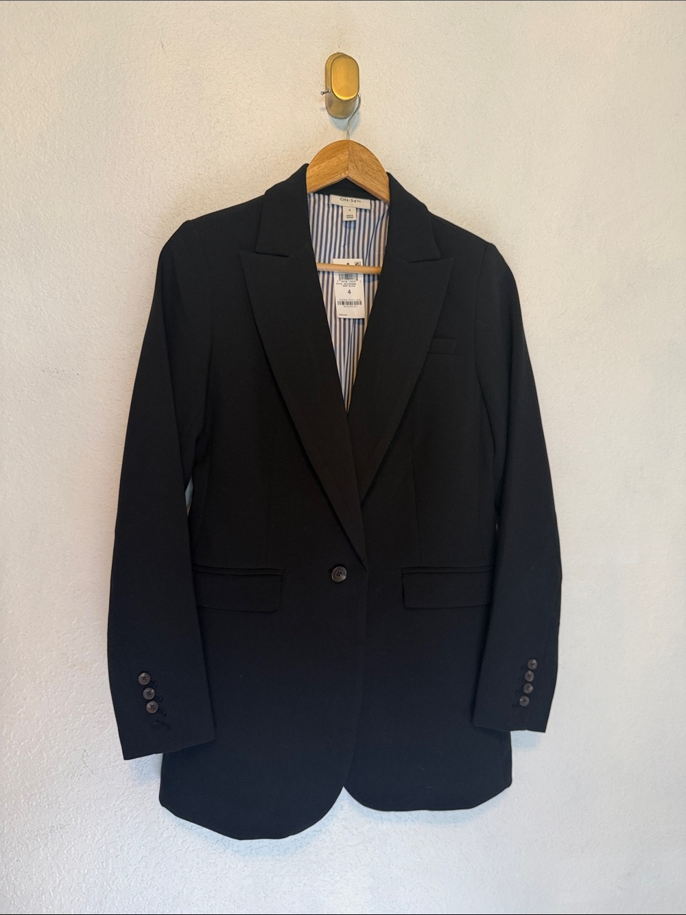 NWT On 34th black blazer size 4